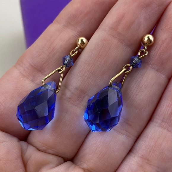 💛 Classic 14k Gold Sapphire Blue Crystal Teardrop Earrings - Picture 2 of 6